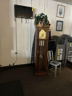 Random clock in the dining room