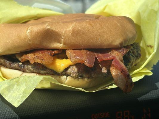 Delicious plain bacon cheeseburger