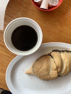 Pan con frijoles and café