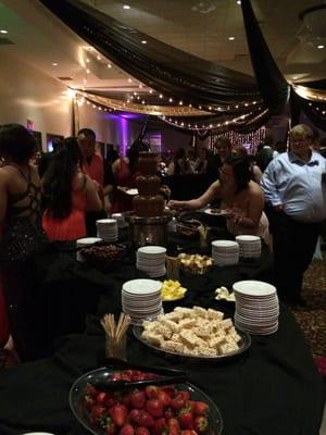 Prom; 2 milk chocolate fountains