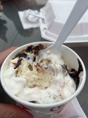 Hot fudge sundae