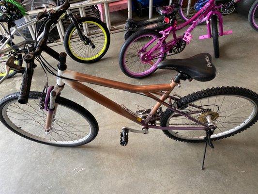 Pic of the bike I had worked on at Joe's. Notice the "like new" tread on the tires...