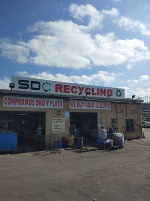 This recycling center rips people off