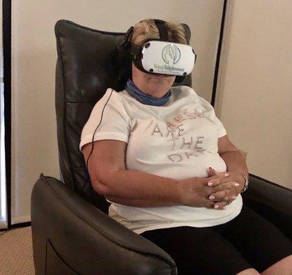 Johanne getting a VR Reiki prep.