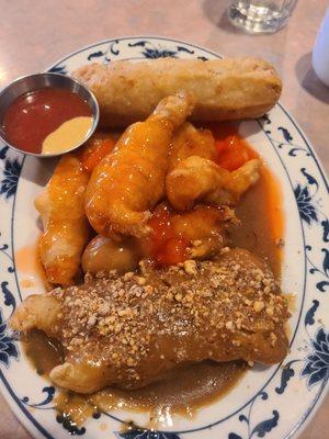 Eggroll, sweet and sour chicken, almond chicken.