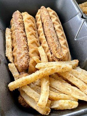 10/05/2021, Awesome combo: Chick'n'Woff plate with two sweet golden brown Woffs and seasoned fresh cut fries.