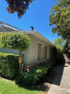 Secluded entrance to a large 3 bedroom, 2 bath owners type apartment.  4-plex is located in South San Jose near Oakridge.