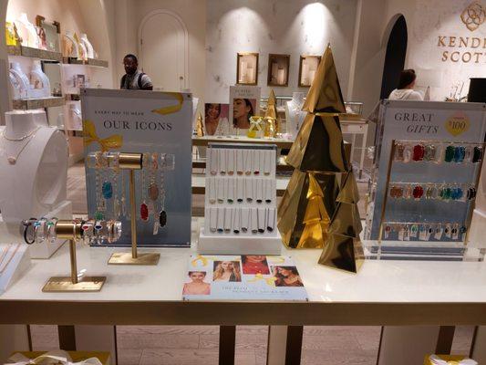 Kendra Scott (CWE/STL) - Yelp Influencer event Color Bar