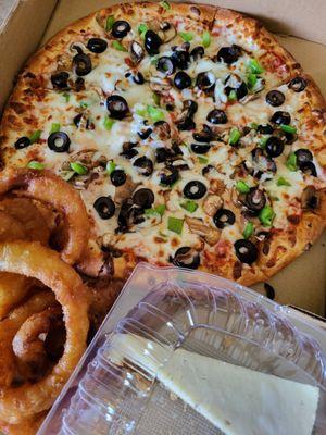 Garden pizza,  Onion rings and cheese cake