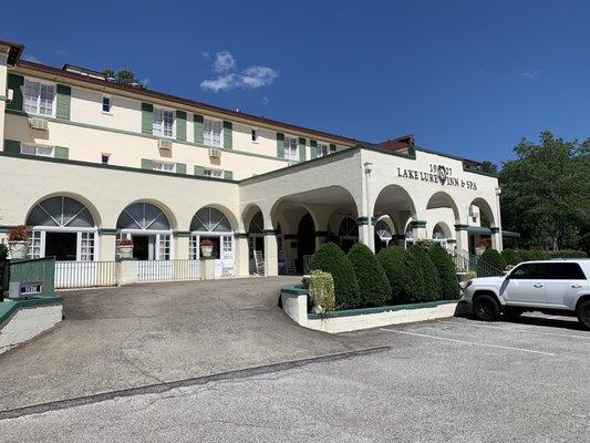 Facade of The 1927 Lake Lure Inn where the crew of DD stayed