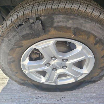 Tire after less than 20 miles of driving and less than 24 hours from vehicle pickup