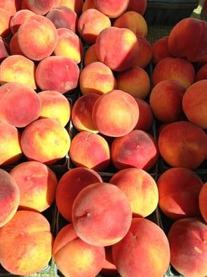 The best peaches, get them before it's too late!!