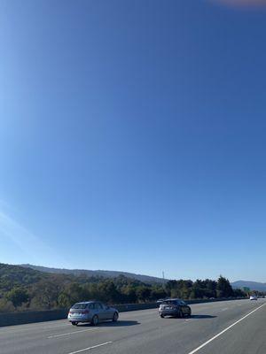 Sunny 70F scenic Hwy 280 Northbound to SF by Hillsborough CA Sun 1/23/22