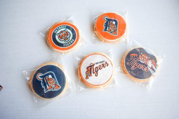 *custom order* or preorder - company logos, School mascots, individual teams - sugar graphic cookies - email us for more info!