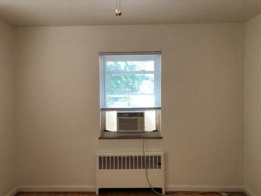 1970's era A/C in 1 bedroom only. 2nd bedroom has none.