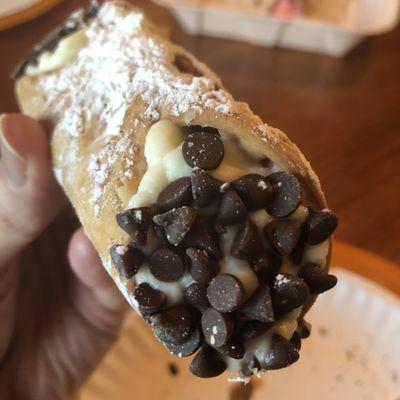 Yummy Amaretto Cannoli!