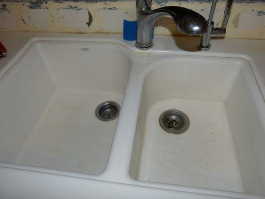 Can a 25 year old sink look better without replacement?