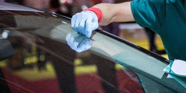 OUR MOBILE AUTO GLASS REPAIR SERVICE SAVES YOU TIME AND KEEPS YOU SAFE.