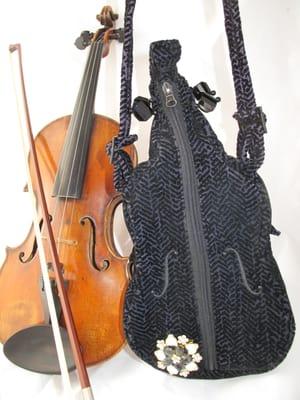 Our signature violin purse - black with violet undertones.Get your violin themed gift here!