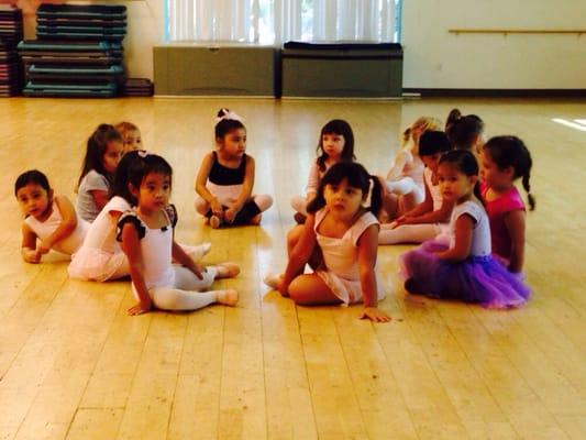 Twinkle little toe ballet class with Ms Sandra