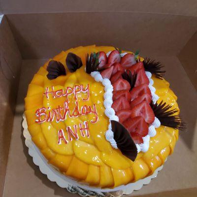 Girlfriend ordered my favorite cake for my bday! One of the best mango cake you can get in the metroplex! Not too sweet!