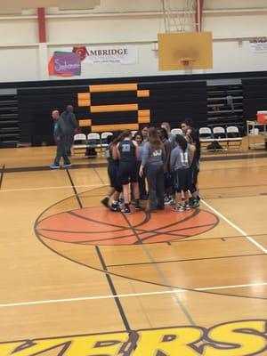 Huddling up before tip off