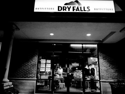 DRY FALLS OUTFITTERS exterior storefront in Macon, Georgia.