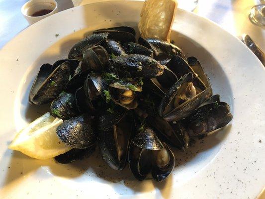 Mussels appetizer.. very good white wine butter sauce