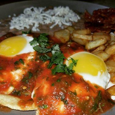 Deliciosos huevos ranchero.. tortillas frescas con sabor casero