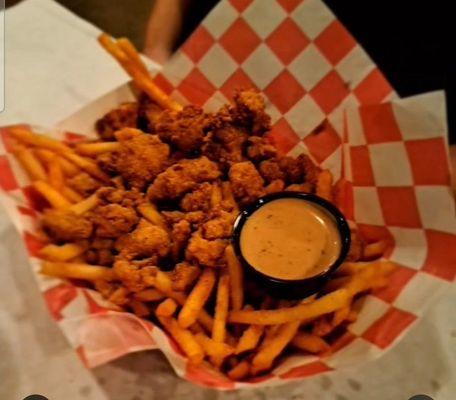 Gator nuggets platter with Cajun fries