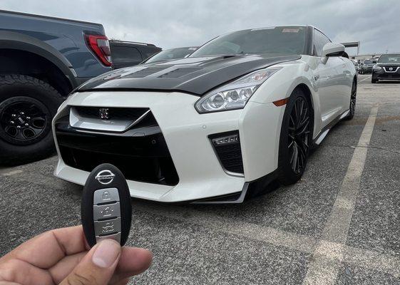 2020 Nissan gtr made a new key for the client. All keys lost.