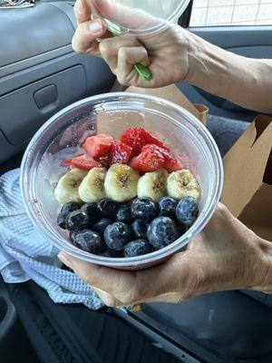 About to grind this beautiful açaí bowl!