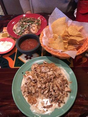 Grilled chicken nachos with rice and Texas fajitas nachos with rice.