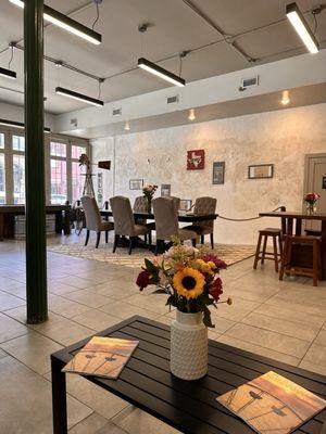 Beautiful decor and inviting atmosphere! Perfect place to grab lunch, catch up work emails and host business meetings.