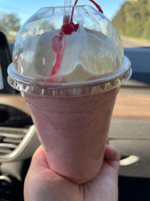 The most DELICIOUS STRAWBERRY MILKSHAKE EVER!!!!!