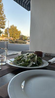 Outside view with Insalata di Arugula in the middle