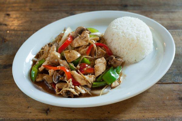 #8 Pad Khing : Choice of meat, tofu, or mixed veggies with fresh ginger, bell peppers, onions, and mushroom