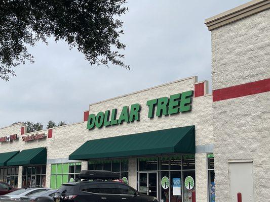 Entrance to Dollar Tree