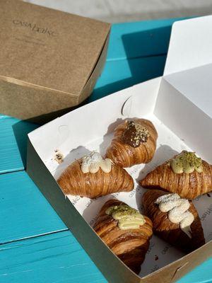 Croissants (pistachio, Raffaello, nocciola). Inst @restospoiler