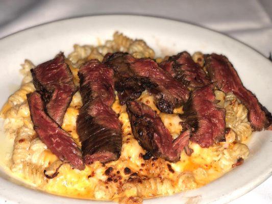 Macaroni & Cheese with Sliced Steak