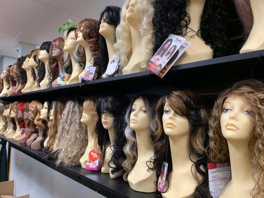 So many gorgeous wigs and Goldie is so awesome!