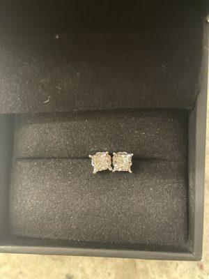 Diamond earrings 3/8