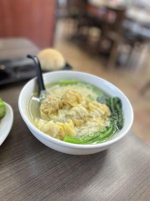 Wonton noodle soup