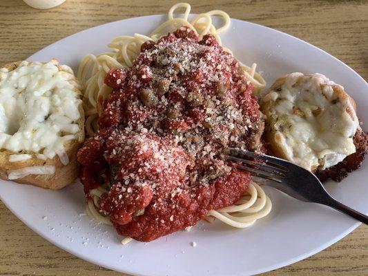 The half size spaghetti and meatballs with cheesy garlic bread   so delicious