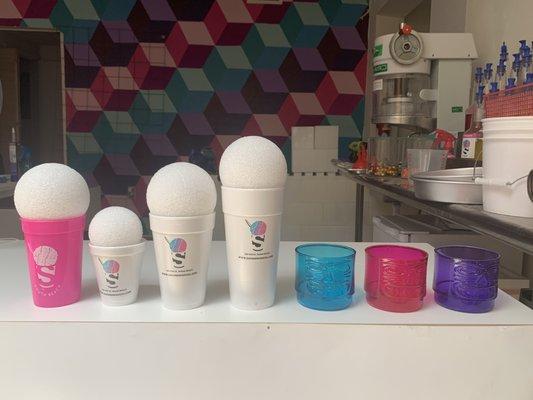 Here are the cup varieties! We have a colorchanging souvenir cup that turns purple when it gets cold! Other sizes are Kiddie, Classic, Mega!