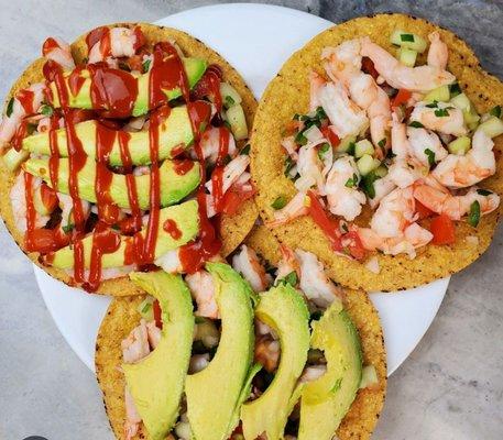 Tostadas de ceviche de camarones todos los jueves deliciosas