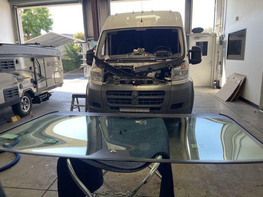 Dodge proMaster windshield replacement