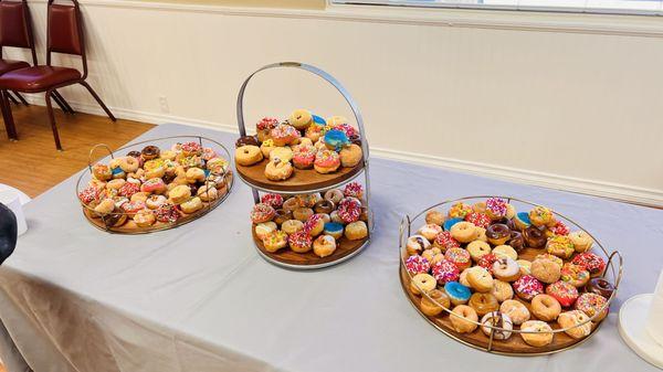 It's always a good Sunday when we get to enjoy local Mini Donuts Co...