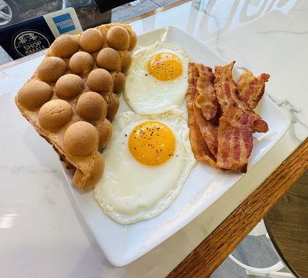 Hong Kong waffles with 2 eggs and bacon