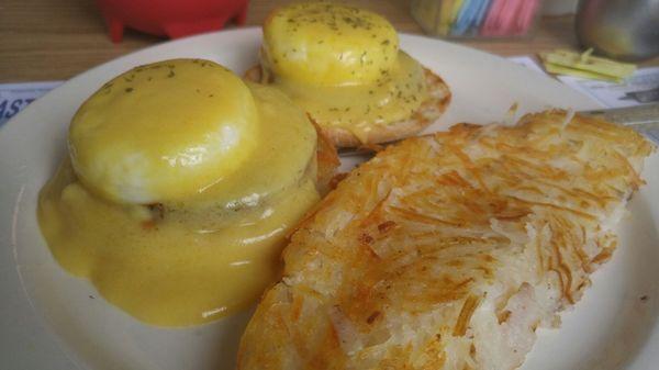 Eggs Benedict w/ hashbrowns